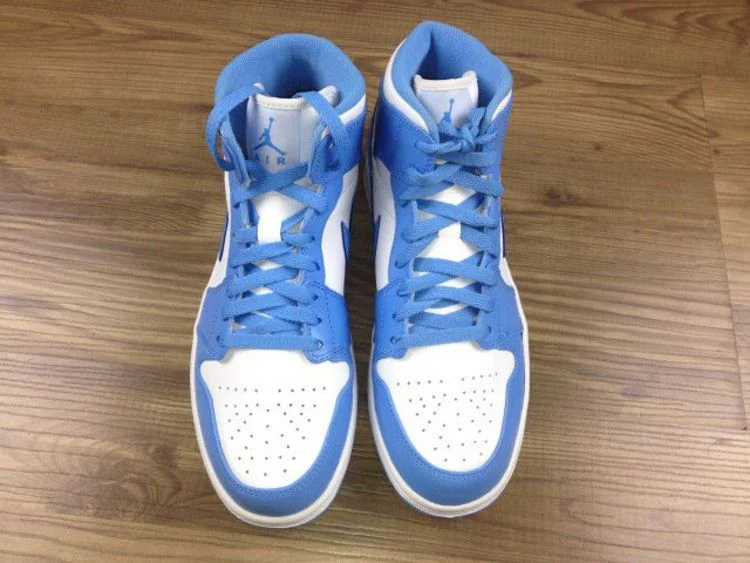 Krossovki-Air-Jordan-1-Mid-UNC-2