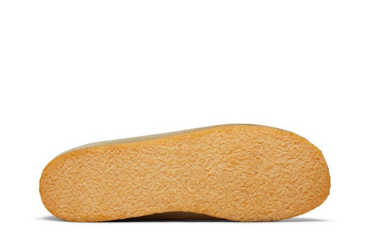 wallabee-boot-maple-suede-26155516_03