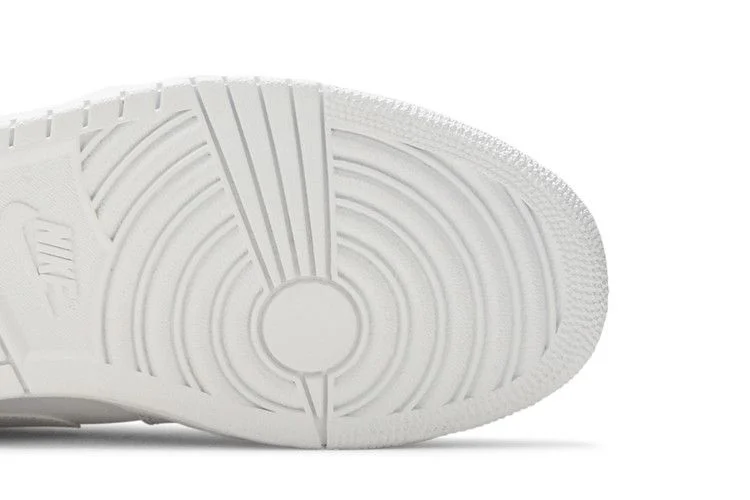 Кроссовки Air Jordan 1 Retro Low 'Triple White'