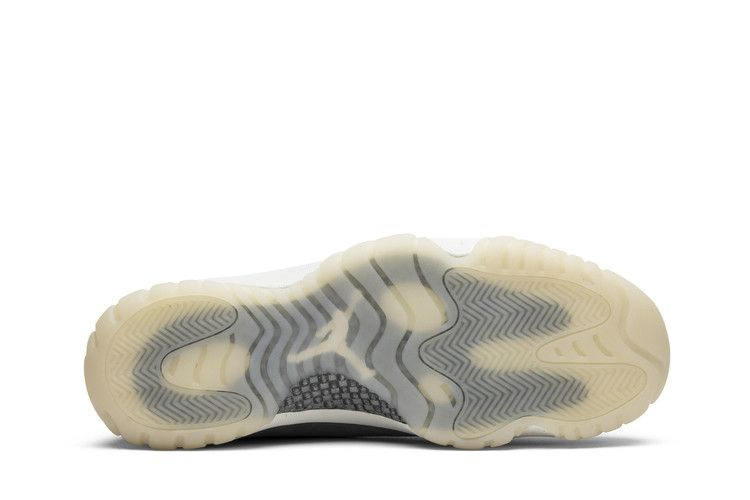 air-jordan-11-retro-premium-grey-suede-914433-003_03