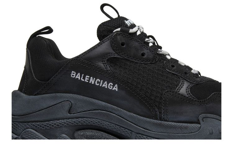 Кроссовки Balenciaga Triple S Sneaker 'Triple Black' 2018