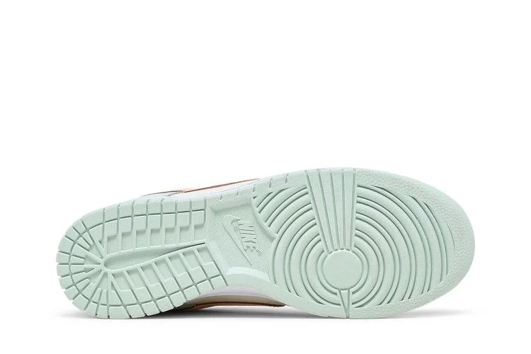 Krossovki-Nike-Wmns-Dunk-Low-Barely-Green-3