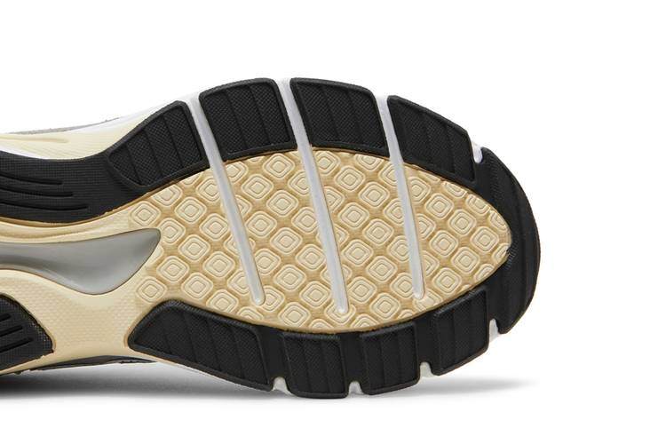 teddy-santis-x-990v4-big-kid-grey-day-2023-gc990ta4_04