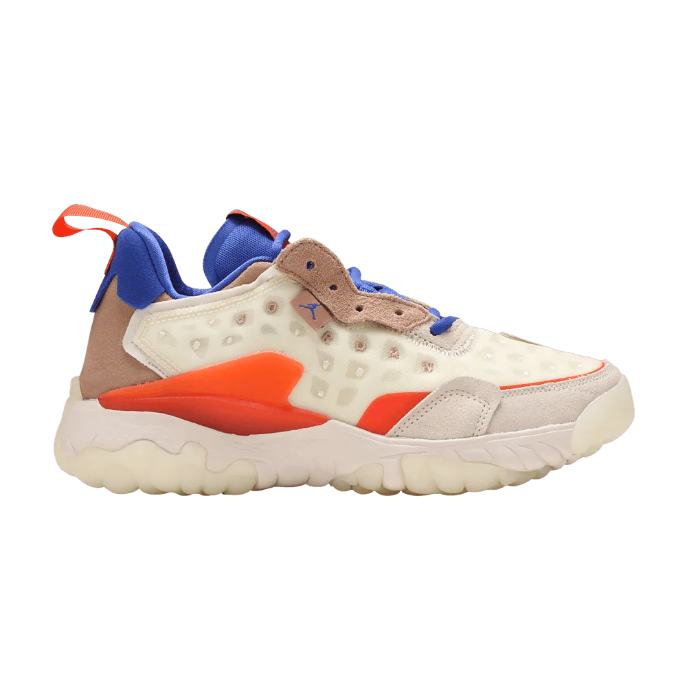 Krossovki-Air-Jordan-Wmns-Jordan-Delta-2-Hyper-Royal-Orange