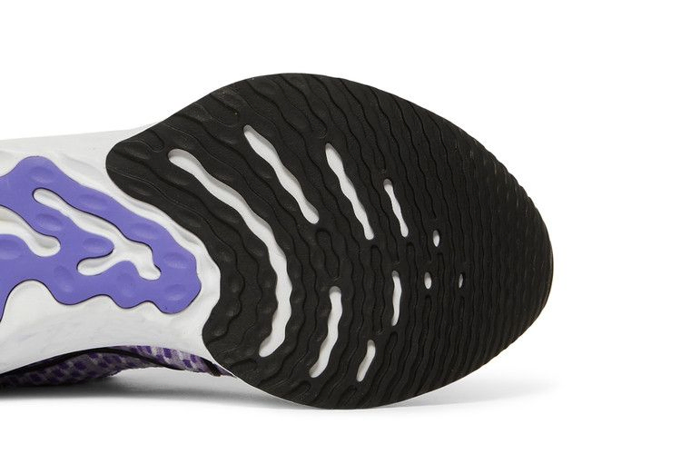 react-infinity-run-flyknit-3-pure-platinum-psychic-purple-dv0697-043_04
