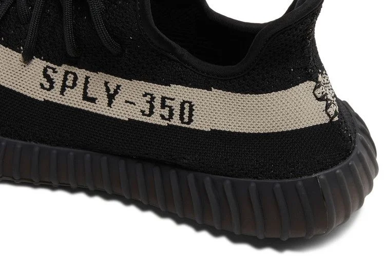 Krossovki-adidas-Yeezy-Boost-350-V2-Oreo-8
