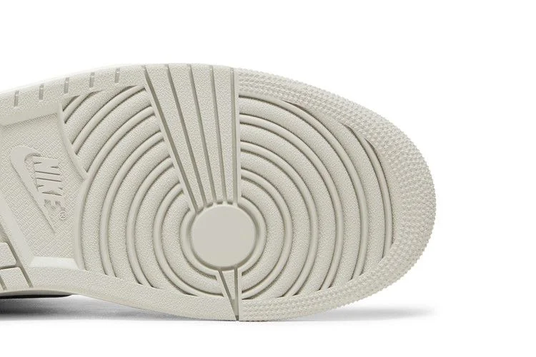 Krossovki-Air-Jordan-1-Retro-High-OG-White-Cement-4