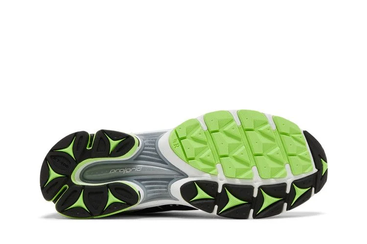 Кроссовки Saucony ProGrid Triumph 4 'Black Silver Fluo Green'