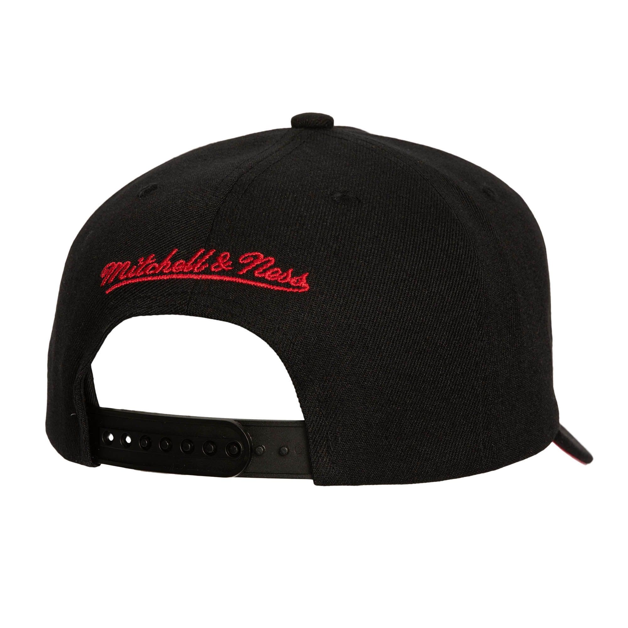Mitchell-Ness-Panorec-Pro-Snapback-Chicago-Bulls-Hat-1