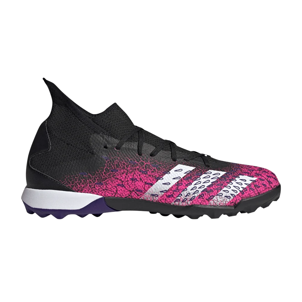 Krossovki-Adidas-Predator-Freak.3-TF-Demonscale-Shock-Pink