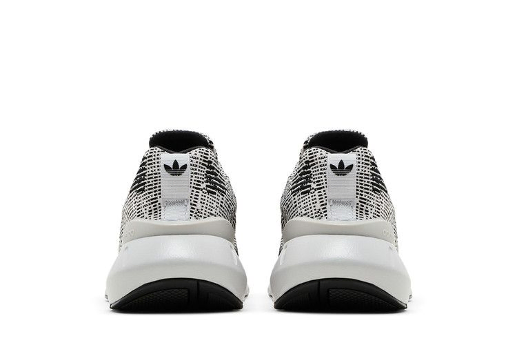 swift-run-22-j-grey-black-gz1555_05