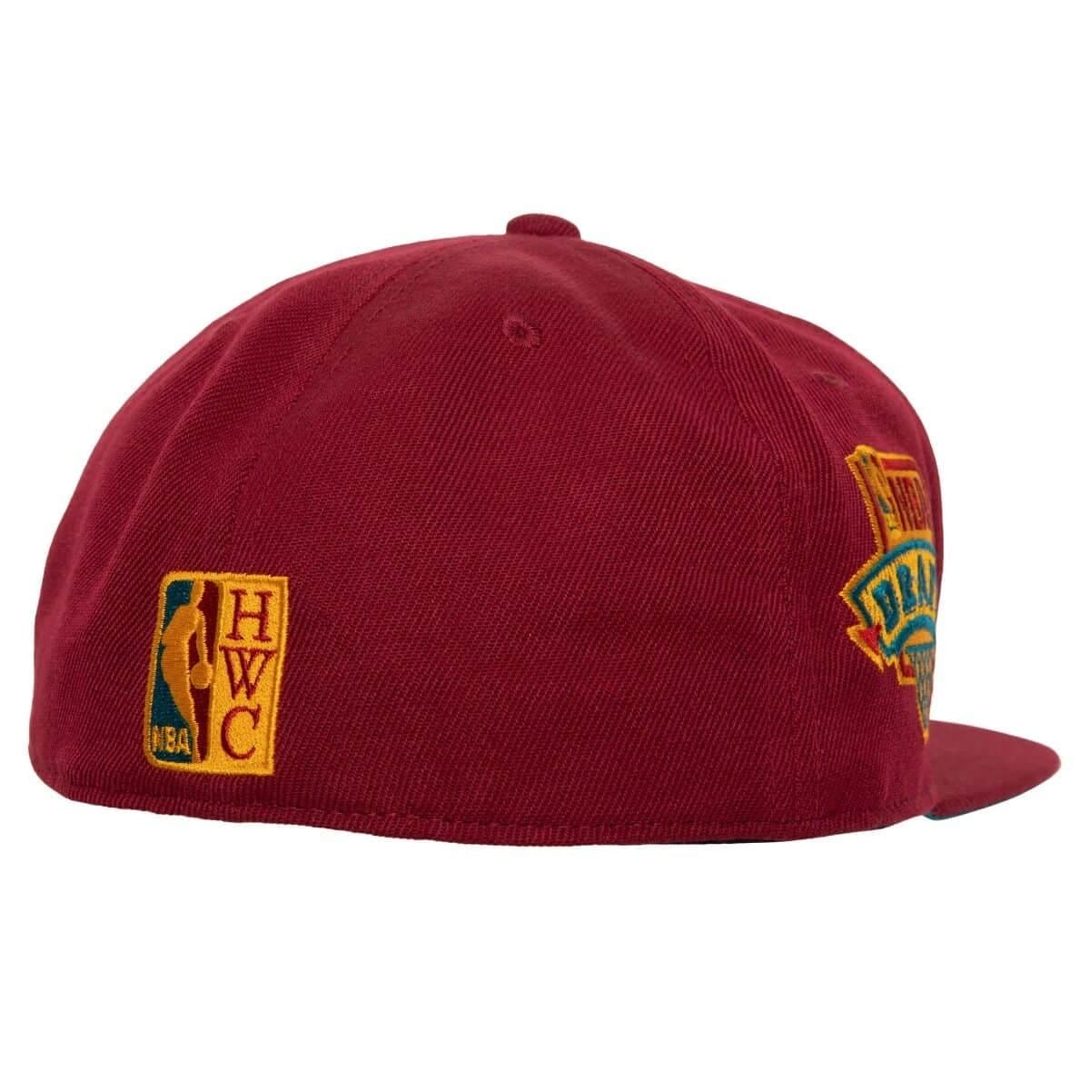 Бейсболка Mitchell & Ness Northern Lights Fitted HWC Charlotte Hornets Hat