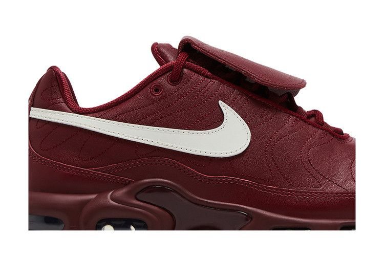 Кроссовки Nike Air Max Plus Tiempo 'Team Red'