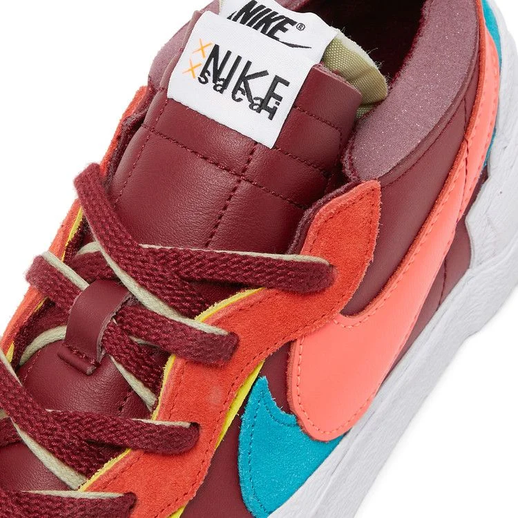 Krossovki-KAWS-x-sacai-x-Nike-Blazer-Low-Team-Red-8