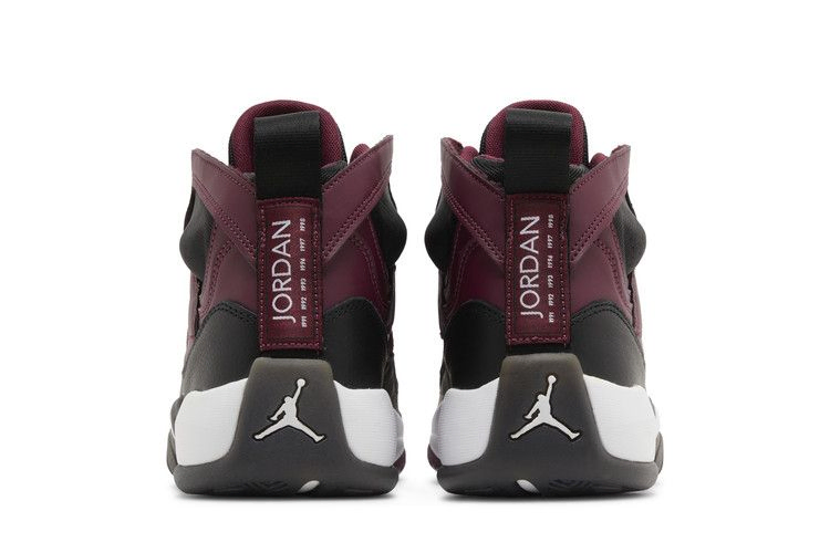wmns-jumpman-two-trey-bordeaux-dr9631-600_05