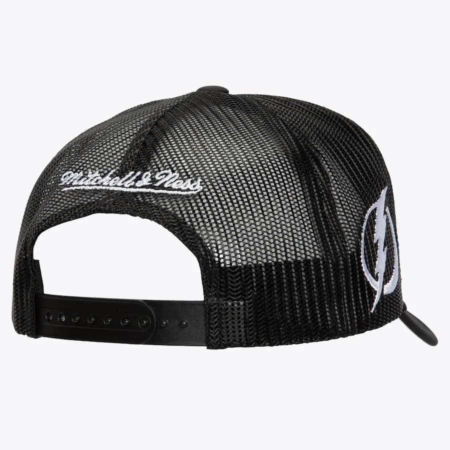 Бейсболка Mitchell & Ness Black Tampa Bay Lightning Script Trucker Adjustable Hat