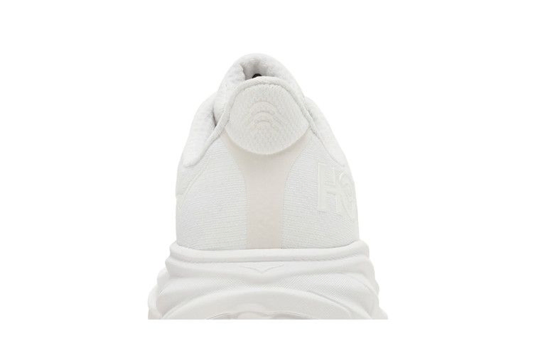 wmns-clifton-9-wide-triple-white-1132211-wwh_06