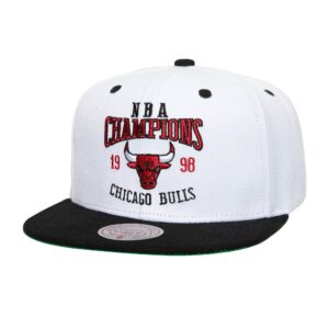 Mitchell-Ness-Champ-Series-Snapback-Chicago-Bulls-Hat-300x300