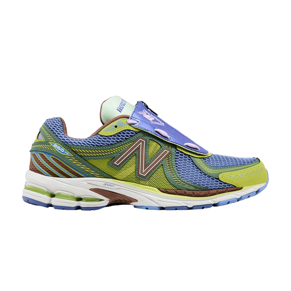Krossovki-Up-There-x-New-Balance-860v2-2000s-Tropes