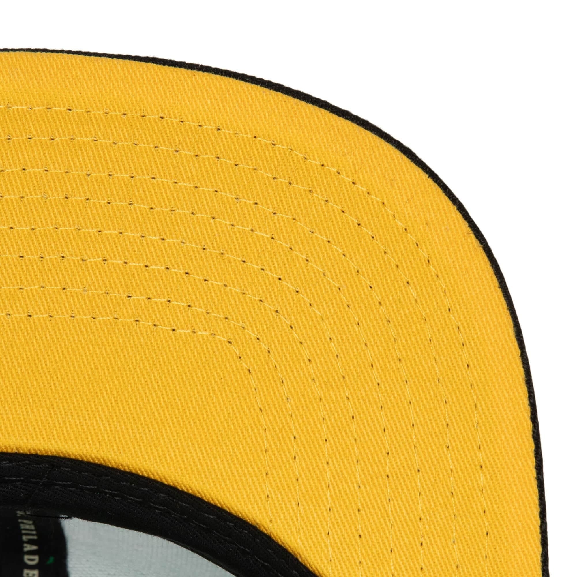 Mitchell-Ness-Team-Side-Fitted-HWC-Boston-Celtics-Hat-2