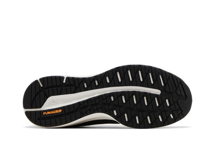 magnify-nitro-wtr-black-orange-glow-195306-01_03