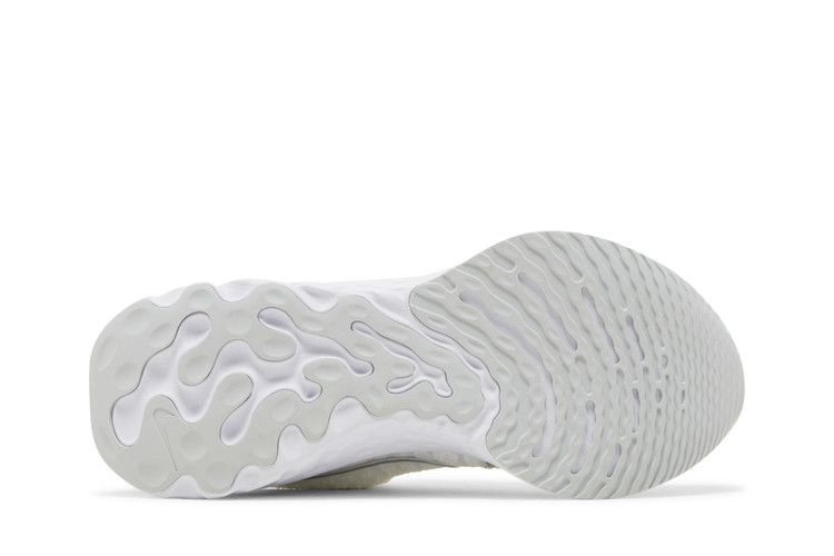 wmns-react-infinity-run-flyknit-3-white-metallic-silver-dd3024-101_03