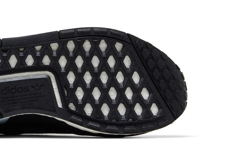 Krossovki-adidas-NMD_V3-Black-White-4