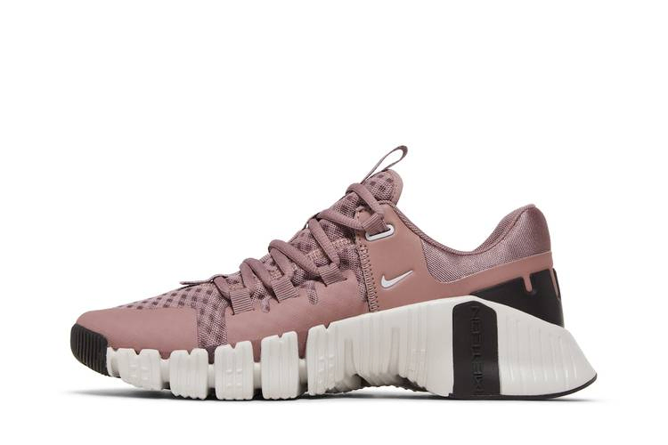 Кроссовки Nike Wmns Free Metcon 5 'Smokey Mauve'