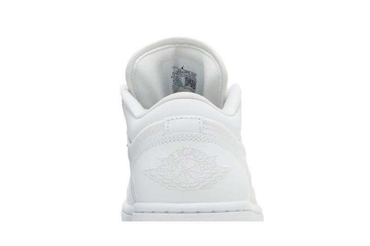 Кроссовки Wmns Air Jordan 1 Low 'Triple White Quilted'