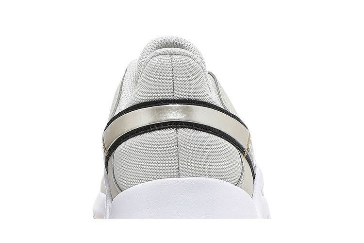 Кроссовки Nike Wmns Legend Essential 2 Premium 'Leopard'