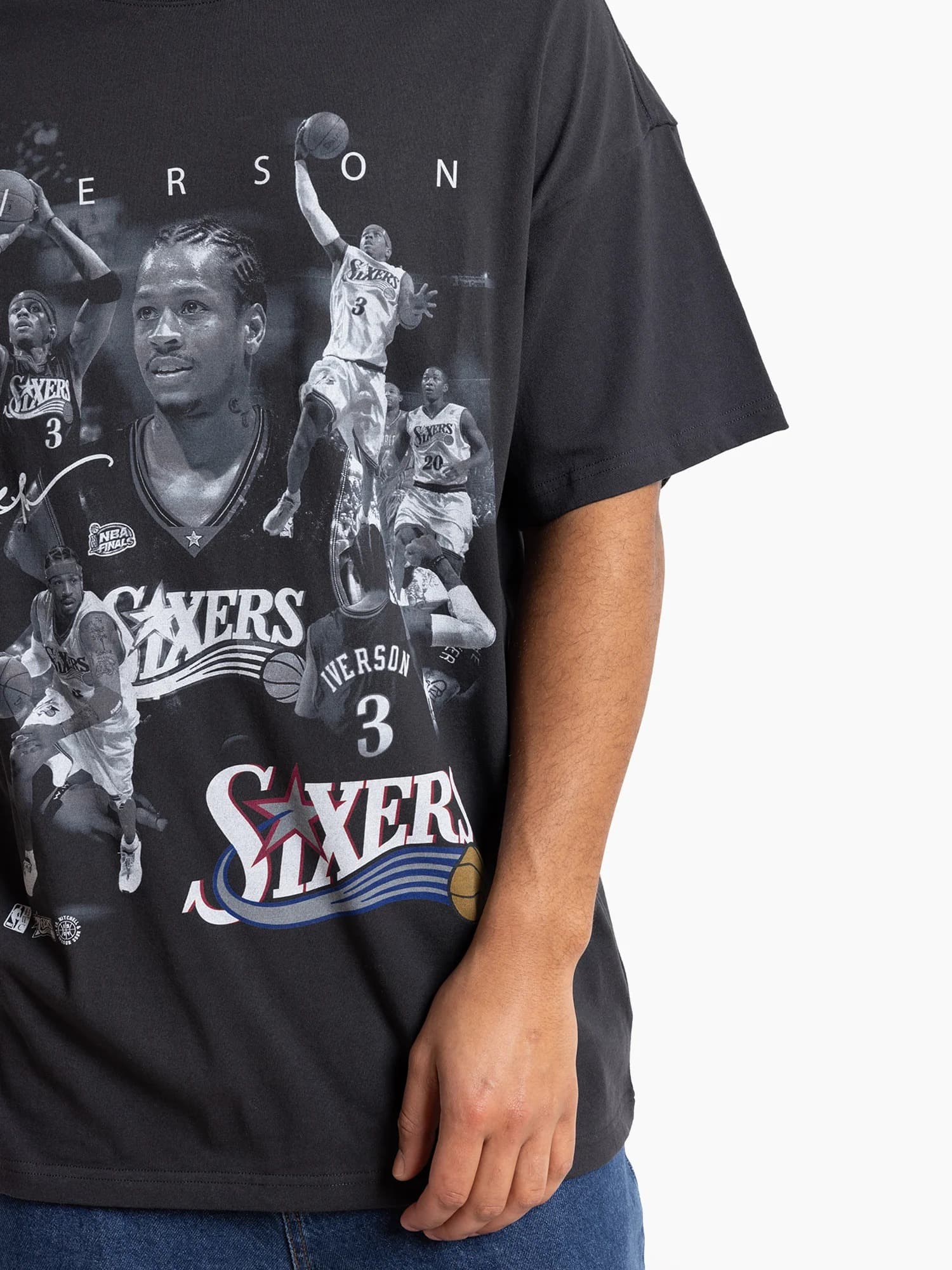 Футболка Mitchell & Ness Allen Iverson Philadelphia 76ers Player Photo T-Shirt