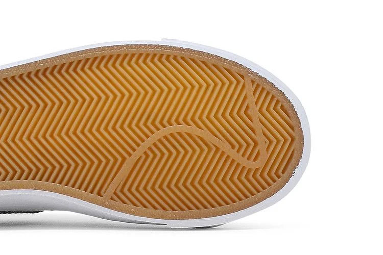 Krossovki-Nike-Blazer-Low-77-GS-The-World-Is-Your-Playground-4