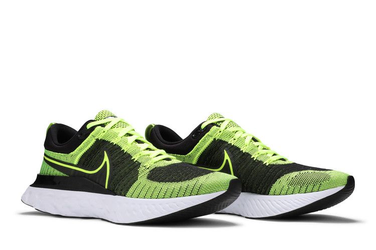 react-infinity-run-flyknit-2-volt-black-ct2357-700_07