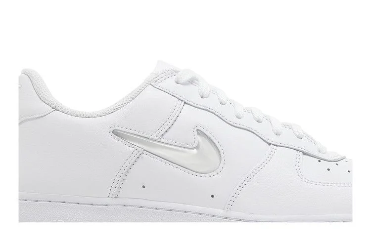 Krossovki-Nike-Air-Force-1-Jewel-Color-of-the-Month-Triple-White-1