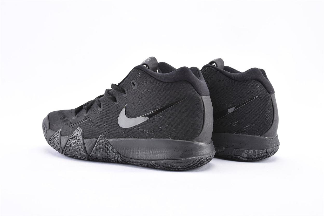 Кроссовки Nike Kyrie 4 Blackout