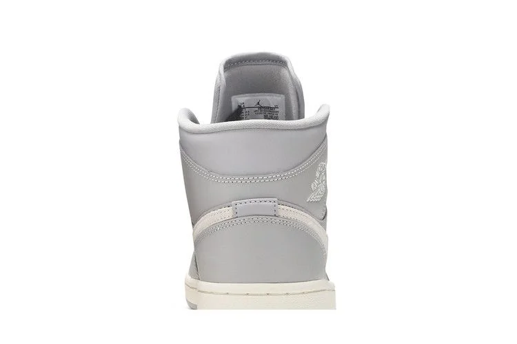 Кроссовки Wmns Air Jordan 1 Mid 'Grey Light Bone'