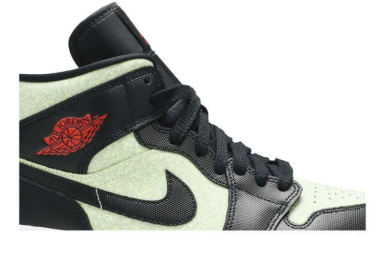 Кроссовки Wmns Air Jordan 1 Mid SE 'Black Barely Volt'