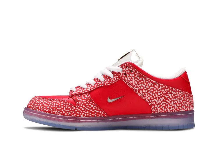 Кроссовки Stingwater x Nike Dunk Low SB 'Magic Mushroom'