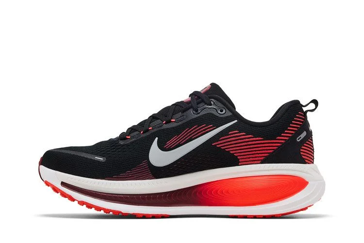 Кроссовки Nike Vomero 18 'Black Bright Crimson'
