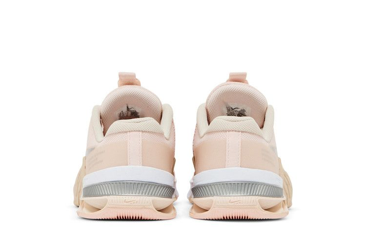 wmns-metcon-8-light-soft-pink-metallic-silver-dz4702-600_05