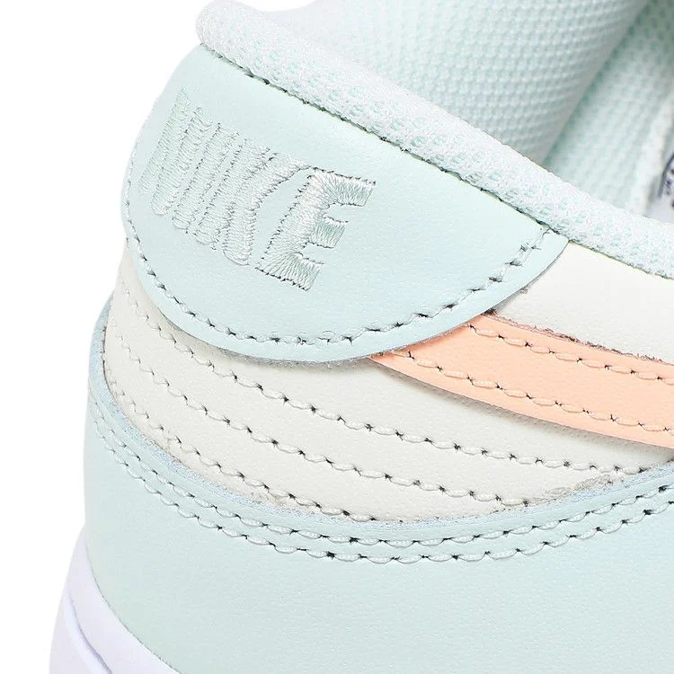 Krossovki-Nike-Wmns-Dunk-Low-Barely-Green-8