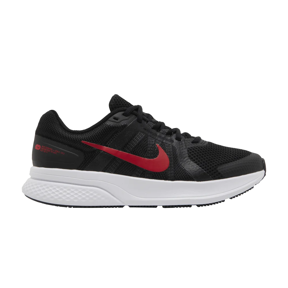 Krossovki-Nike-Run-Swift-2-Black-University-Red
