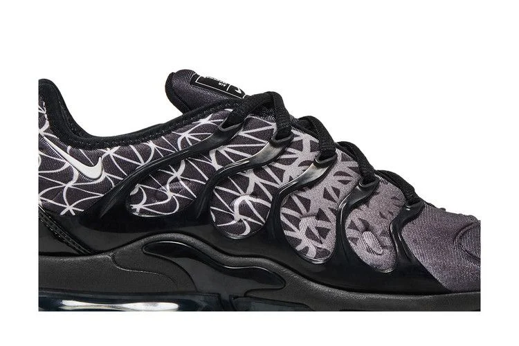 Кроссовки Nike Air VaporMax Plus 'Geometric'