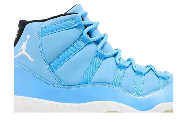 air-jordan-11-retro-pantone-689479-405_01