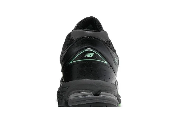 Кроссовки New Balance 2002R 'Black Powder Green'