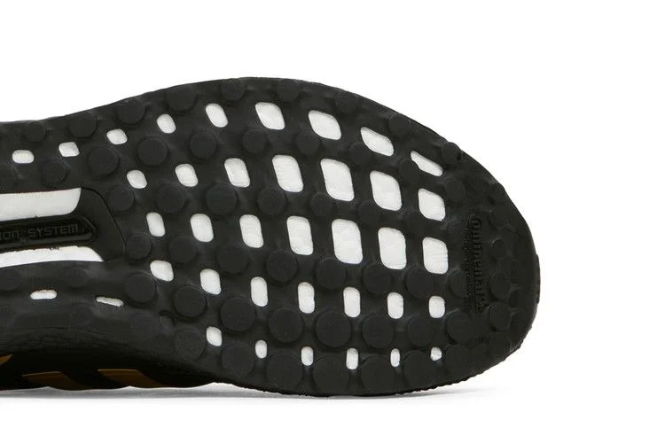 Кроссовки Adidas UltraBoost 4.0 DNA 'Black Matte Gold'