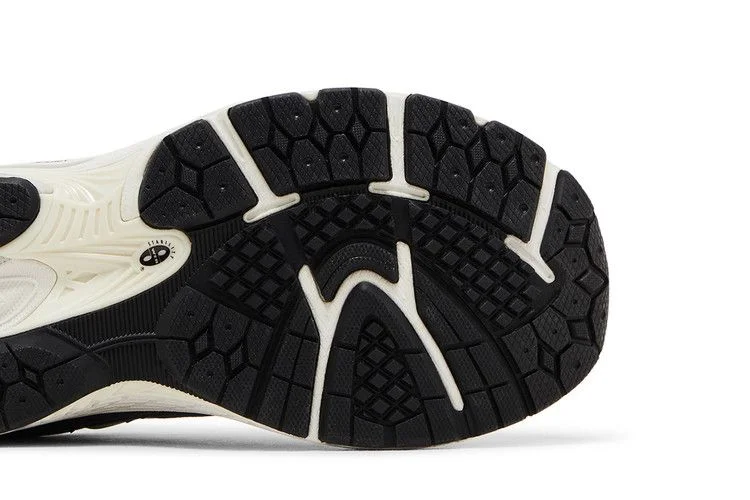 Krossovki-New-Balance-2002R-Big-Kid-Magnet-Lead-4