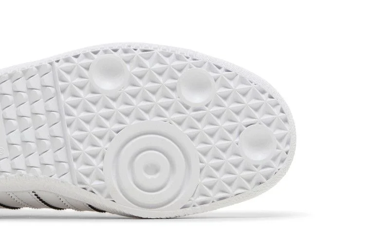Krossovki-Disney-x-adidas-Samba-Vegan-Mickey-Mouse-4