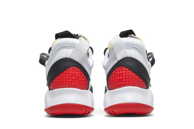 jordan-ma2-light-smoke-grey-university-red-cv8122-106_05