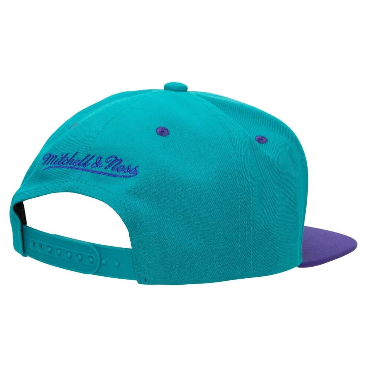 Mitchell-Ness-Breakthrough-Snapback-HWC-Charlotte-Hornets-Hat-1